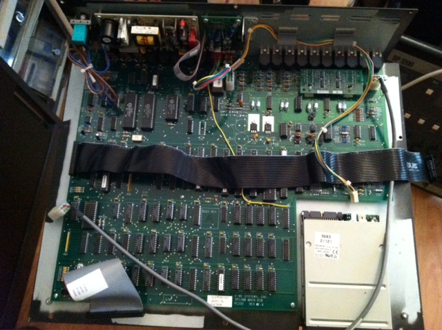Exchange the original floppy cable to another longer one.