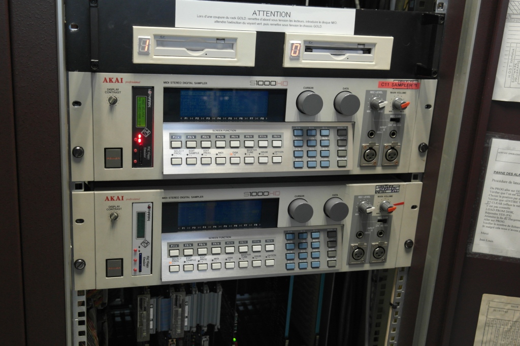 SD_HxC_Floppy_Emulator_RevF_Akai_S1000HD_001.jpg