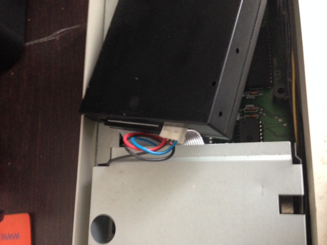 Le Gotek branché avec le cable inversé!